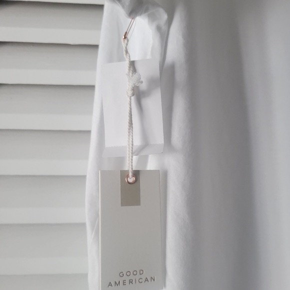 Good American NWT  white tee V-neck size 5. - Picture 8 of 12